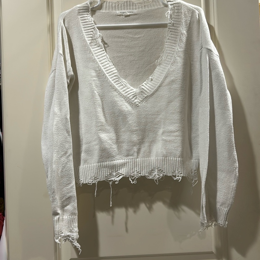 Honey Punch womens Distressed V Neck Crop Sweater long sleeves size M white